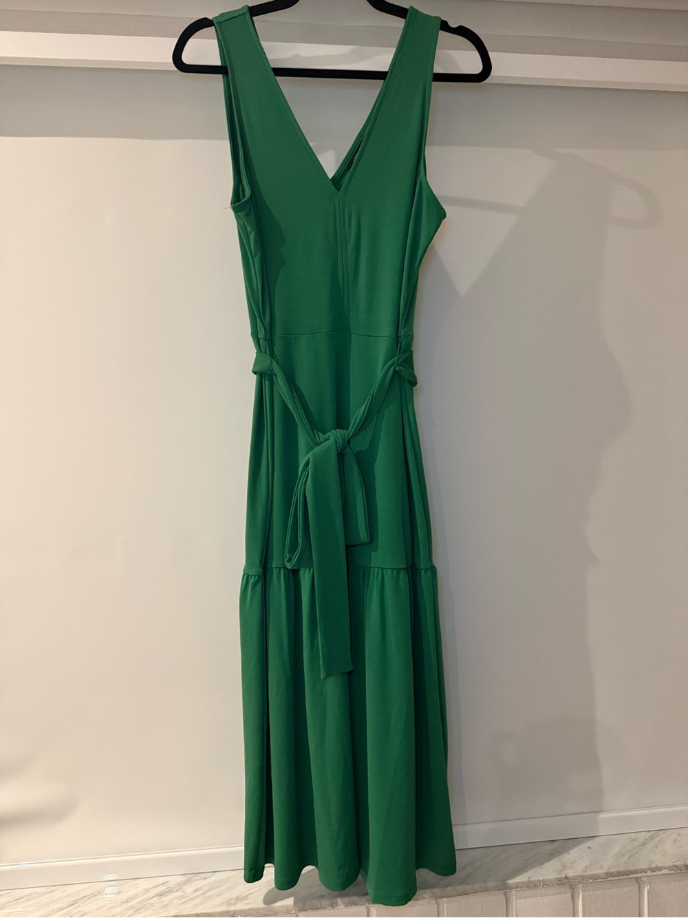 Green V-Neck Sleeveless Dress with Waist Tie